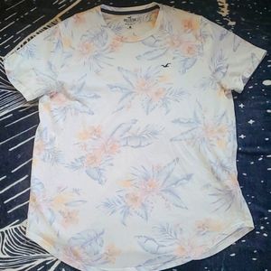 Hollister L floral design curved hem t-shirt